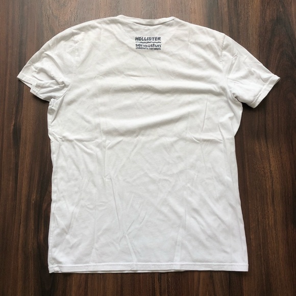 Lot of 3 Hollister Graphic Tees - Picture 6 of 8